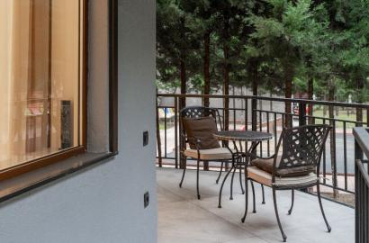 იყიდება ახალი გარემონტებული 4 ოთახიანი ბინა ვაკეში